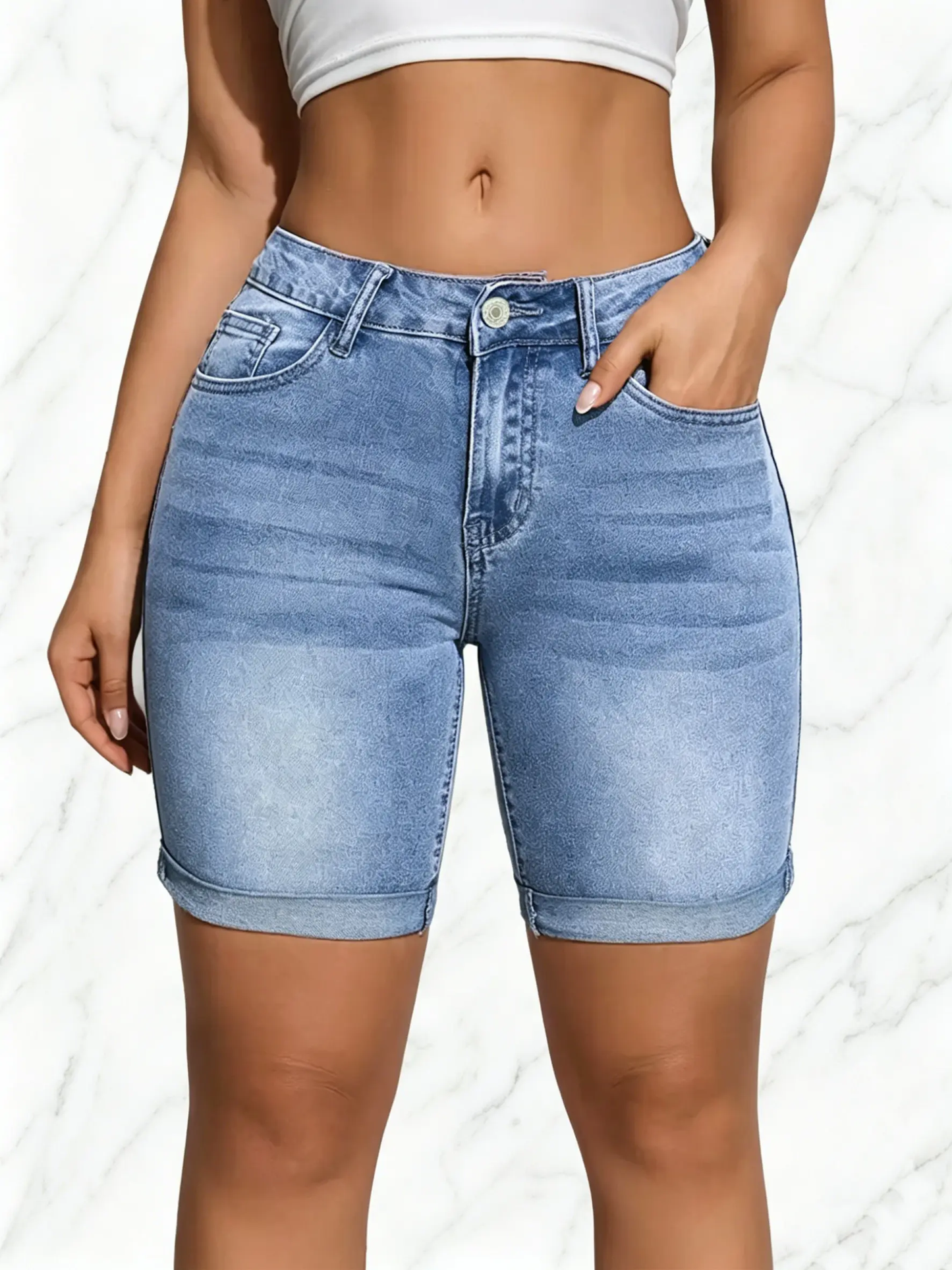 Women’s washed slim-fit jeans with pockets